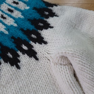 Vintage Icelandic Nordic Fair Isle Wool Sweater / Women's S to M / Scandinavian image 4