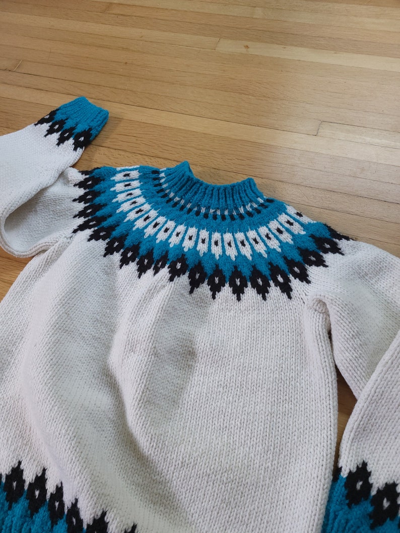 Vintage Icelandic Nordic Fair Isle Wool Sweater / Women's S to M / Scandinavian image 9