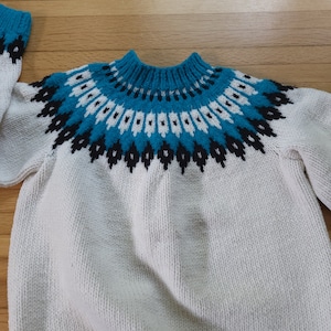 Vintage Icelandic Nordic Fair Isle Wool Sweater / Women's S to M / Scandinavian image 7