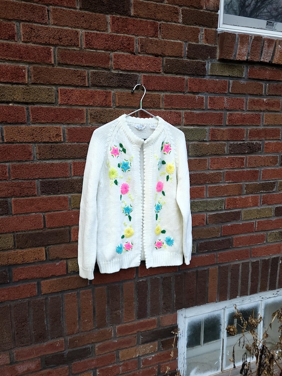 Vintage 1970's Acrylic Floral Knit Cardigan Sweater Jumper