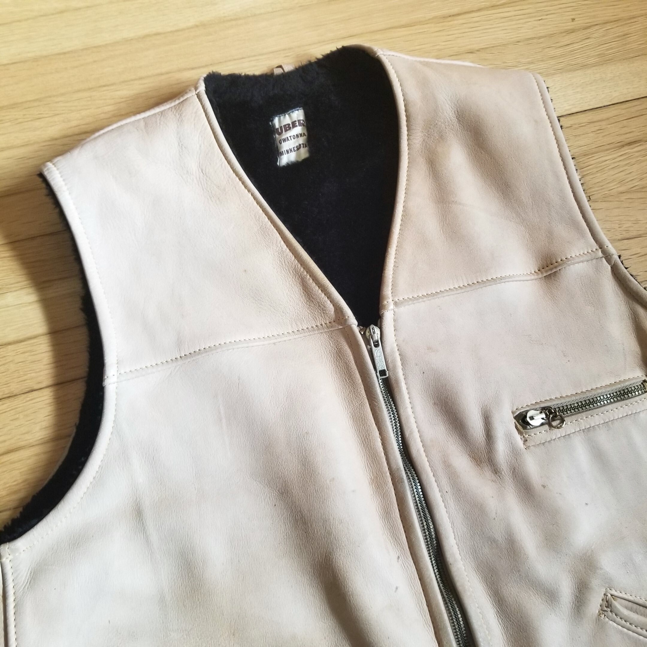 Vintage Uber Owatonna Minnesota Leather Vest / Sherpa Vintage Uber Owatonna Minnesota Leather Vest / Sherpa