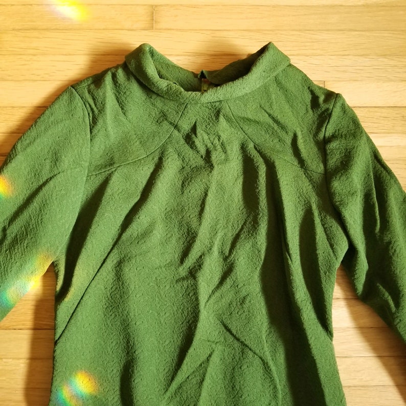 Vintage 1960/'s to 1970/'s Green Textured Long Sleeve Dress M to L Elegant Poly