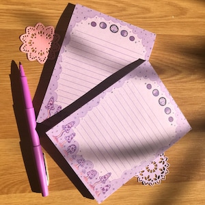 Uroczy fioletowy notatnik | Notatnik z papieru z grzybami i fazami księżyca | Magiczny fioletowy notatnik | Notatnik Cottagecore | Notatnik A6 | Notatnik Witchy |