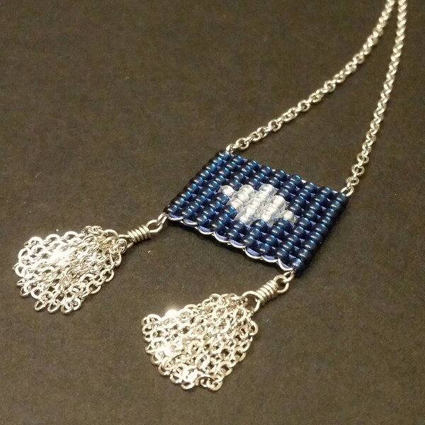 Collier court - Tissage perles de rocaille Miyuki Capri blue et blanc - Motif losange - Pompon - Acier inoxydable