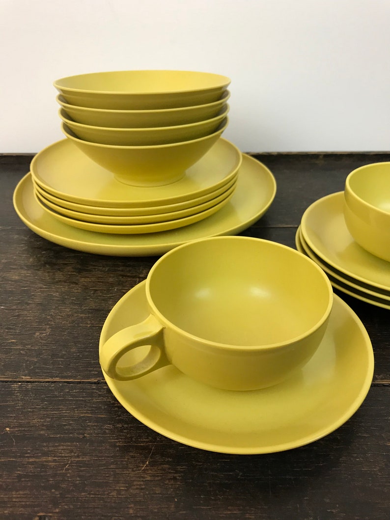 Горчичная посуда. Dudson harvest посуда. Горчичный бальзам для мытья посуды. Столовая посуда горчичного цвета. Горчица посуда.