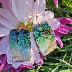 Pendientes de cobre esmaltado con diseño de pradera