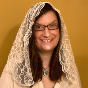 Simple Lace Chapel Veil