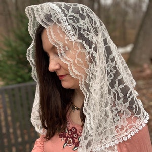 D-Shaped Lace Chapel Veil
