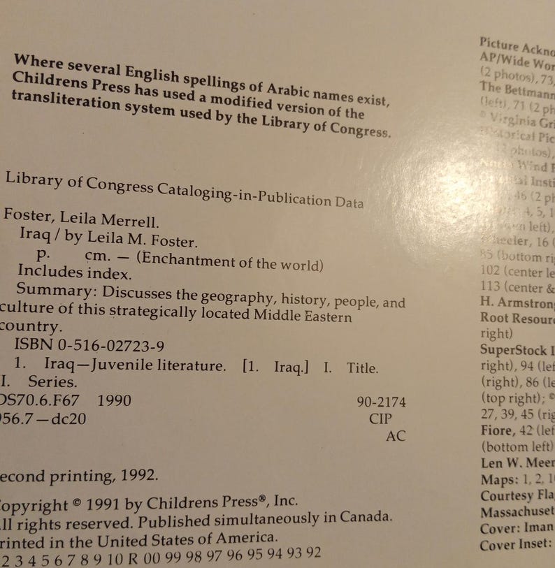 Puede incluir: Una portada de libro con el t&iacute;tulo "Iraq" y la autora "Leila M. Foster". El libro forma parte de la serie "Enchantment of the World" y trata sobre la geograf&iacute;a, la historia, la gente y la cultura de Irak.