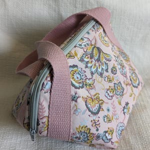 Superbe trousse vanity matelassée en tissu fleuri en coton