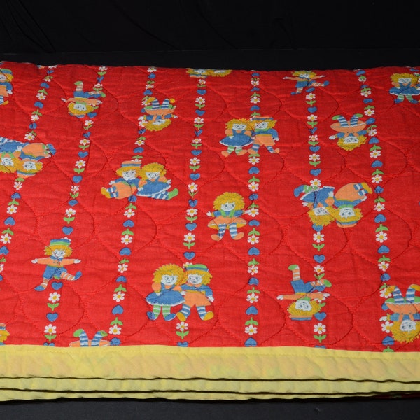 Bambola vintage Raggedy Ann Coperta rossa e blu. Trapunta per bambini reversibile