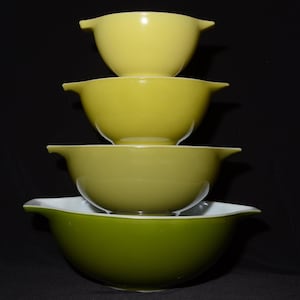 PYREX Vollständiges Set mit vier (4) PYREX Green Verde Ombre Cinderella Nesting BOWLS # 441 442 443 und 444 vintage 1970er Jahre Rührschüsseln