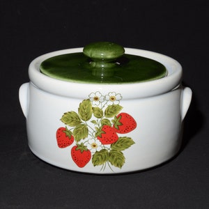 McCoy 1421 2 Quart Casserole Cooker pot 7 inches Cookie jar strawberry pottery ironstone serving dish vintage England white flower ot