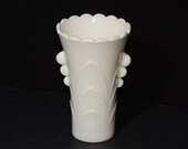 FIRE KING, Table Vase, Deco vase, 5 1 4 quot , Vintage,Anchor Hocking, Vitrock milk glass, white, art deco