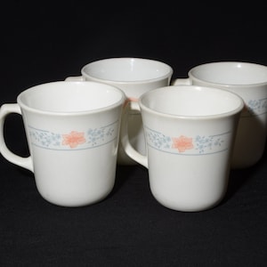 CORNING Apricot Grove Mugs Coffee mug tea mug Set of 4 D handle Tea Cups Milk glass Vintage Mug Old Peach flower blue floral