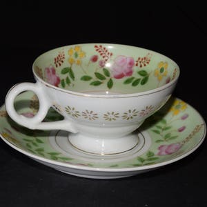 Vintage OCCUPIED JAPAN Sumaki China Hand Painted White / Green Teacup and saucer 1940s pink roses flowers gold decoration