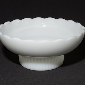 E.O. BRODY Vintage Milk Glass footed Serving Bowl Dish White multi purpose scalloped edge candy dish nuts Cleveland USA M2000