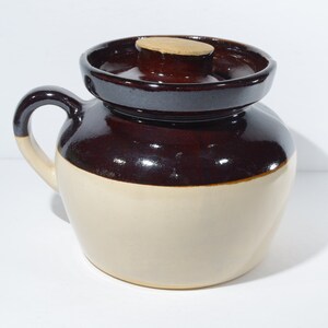 Vintage glaserat stengods, bönkruka, R.R.P. Co Roseville, Ohio USA, öronhandtag, lock, gryta, kokkärl, keramik, SKADAD bönkruka, 6 1/2" bred