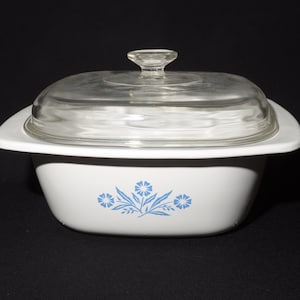 CORNING WARE Vintage P34 Blue Cornflower 4 Qt Glass Lid Covered Casserole Dish Pyroceramic Pyrex 1960s sauce pan 16 cup Canada CHIP on lid