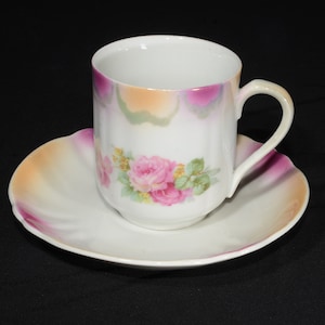 Ensemble presque antique de tasses à thé et soucoupes en porcelaine tendre PK Allemagne, motif floral des années 1920 et 1930, rose