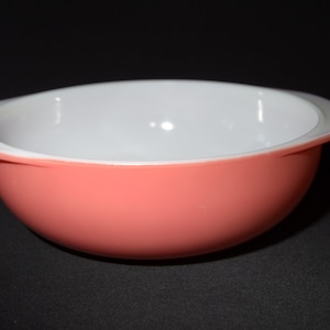 PYREX flamingo pink round casserole vintage pyrex cocotte made in USA 024 2 Qt SCRATCHES