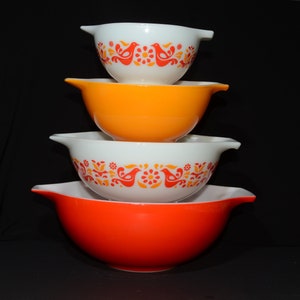 PYREX FRIENDSHIP Cinderella Bowl set Nesting bowls vintage 1970s pyrex mixing bowls Birdie Friendship Bird Red Rooster Bird Red ot