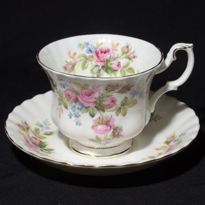 ROYAL ALBERT Moos Rose Bone China Teetasse mit Untertasse Blumen England Vintage Teetasse Blume rosa Rose Vintage Montrose Form