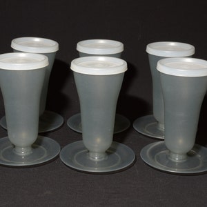 Lot vintage de 6 coupes à parfait de crème glacée TUPPERWARE, coupes à sorbet, couvercle gris fumé Plastique 8 oz Fabriqué aux États-Unis 754-34