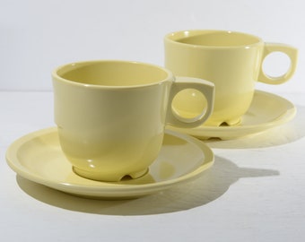 Conjunto de 2 xícaras de chá e pires amarelos MELMAC 305 da GPL Nesting Mug de plástico rígido empilhável para café em tons pastéis