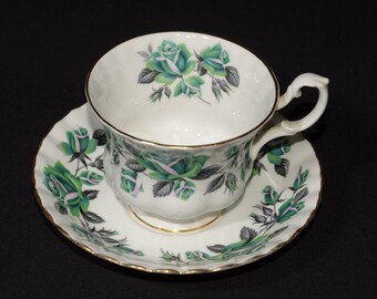 ROYAL ALBERT Grasmere Lakeside Series Bone China Teacup and saucer floral green rose bridal Gold Rimmed England Vintage Montrose shape
