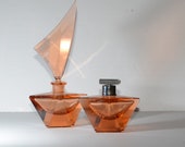 Zestaw 2 butelek perfum z ręcznie ciętego kryształu ołowianego w stylu vintage w kolorze różowym, z różowego szkła, w stylu art déco, z fasetowanymi zdobieniami, karafka