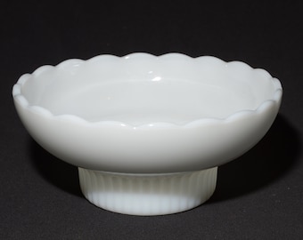E.O. BRODY Vintage Milk Glass footed Serving Bowl Dish White multi purpose scalloped edge candy dish nuts Cleveland USA M2000
