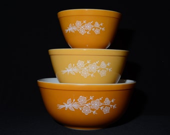 PYREX Butterfly gold redesign Set of 3 bowl 401 402 and 403 Vintage Pyrex Mixing Bowl Set 1970s orange bowl Flora, stem