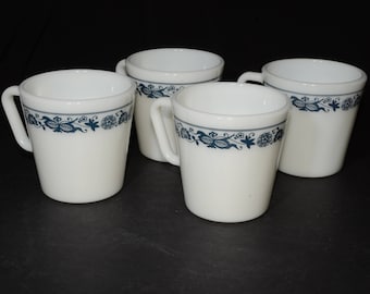 PYREX Old Town Blue Onion Mugs Coffee/tea mugs - Set of 4 D handle Coffee mugs Tea Cups Milk glass Vintage Mug Old Town Blue