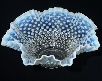 ヴィンテージ フェントン ラッフル ボウル：白と金のセンターピース