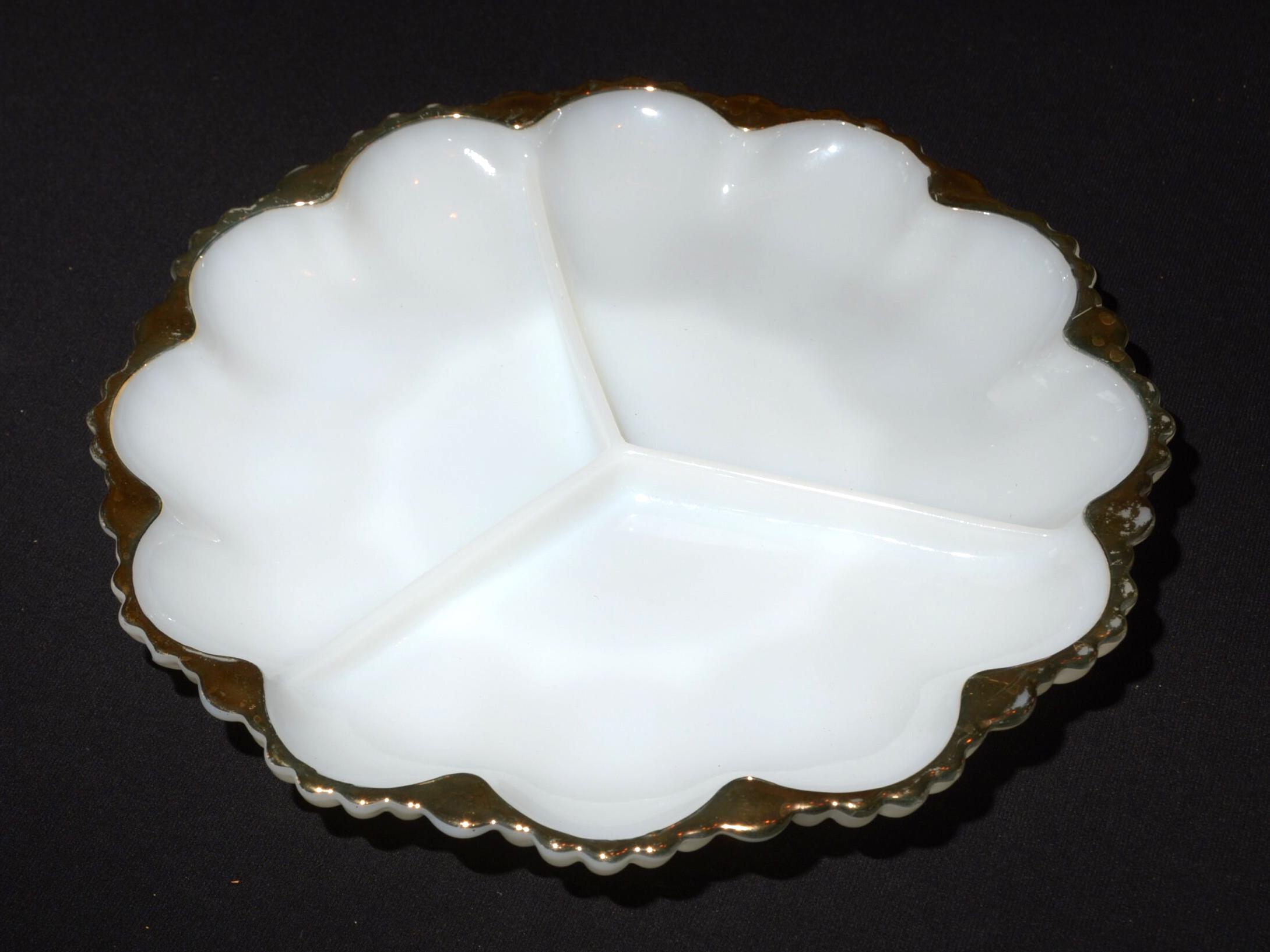 ファイヤーキングゴールドトリムリッシュトレー ディバイデッドレリッシュトレイ | ゴールドリム白 - マメチコ Fashion