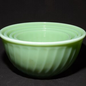 FIRE KING Jadeite Jadite Swirl Mixing Bowl Set of 4 Milk glass Vintage 1950s nesting bowl classic serving bowl image 2