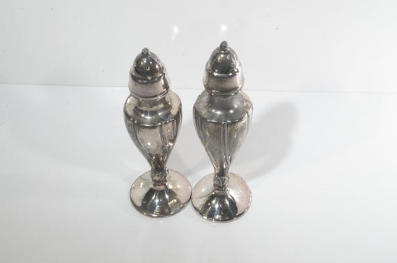 Ensemble de slière et poivrière en rgent sterling de style frnçis