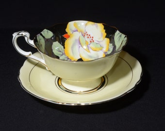 PARAGON Cream Yellow Teacup and Saucer Wild rose floral bouquet widemouth Queen Mary Bone China vintage 1940s double warrant G7658/2 black