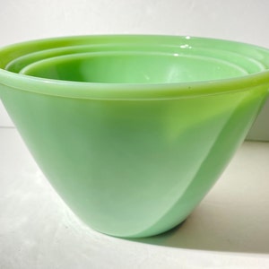 FIRE KING Jadeite bowl Mixing Bowls Set of 3 Splash Proof Milk Glass Vintage Fire King Anchor Hocking Nesting bowl