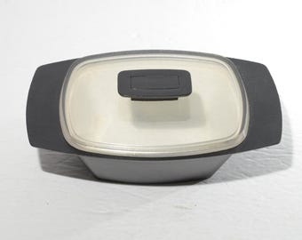 Mantequera pequeña negra Geni Accalac, plato para servir con tapa, vajilla inspirada en David Douglas, estilo retro de mediados de siglo.