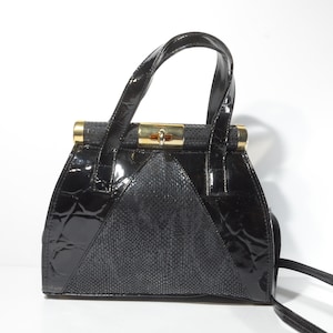 Bolso de mano vintage de piel de serpiente negra con textura de vinilo en tono dorado y negro, bolso de noche con correa de graduación.
