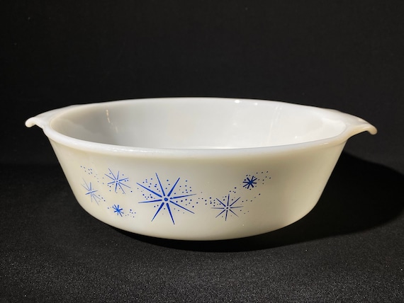 アンカーホッキング2-quartガラスキャセロール Dish with TrueFit蓋、ガラスカバー 2-Quart レッド 91817TFC ファイヤーキング ミルクガラス ラウンドキャセロールディッシュ 1 1⁄2