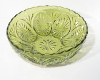 Grüne Glas Servier Schüssel von Indiana Glass 8 Inch D vintage Starburst Muster 1970er Jahre Geschenk Salatschüssel mit Bogenkante
