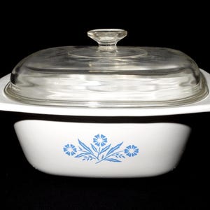 CORNING WARE Vintage P34 Blue Cornflower 4 Qt Glass Lid Covered Casserole Dish Pyroceramic Pyrex 1960s sauce pan 16 cup Canada CHIP on lid
