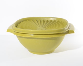 Vintage TUPPERWARE 840 Servalier olive green bowl snap on lid Canada handle scratches green