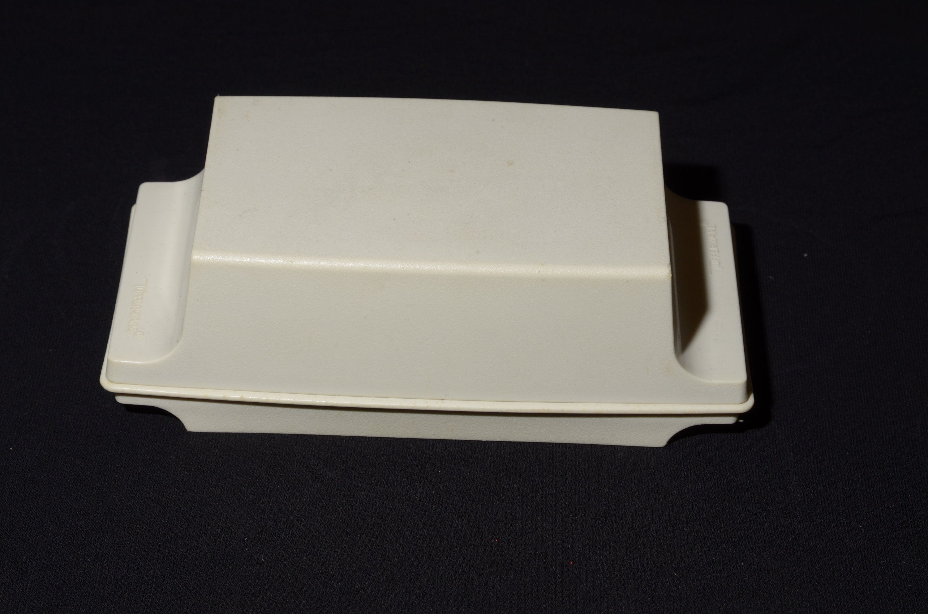 Vintage Tupperware Bread Box and Rubbermaid Butter Dish. for Sale in El  Cajon, CA - OfferUp