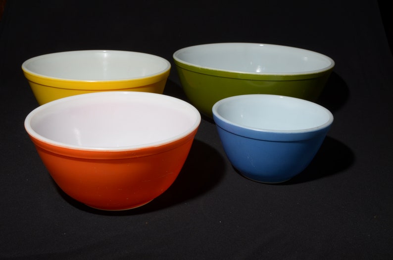 Full set 4 of PYREX Reverse Primary Color Mixing Bowls Etsy