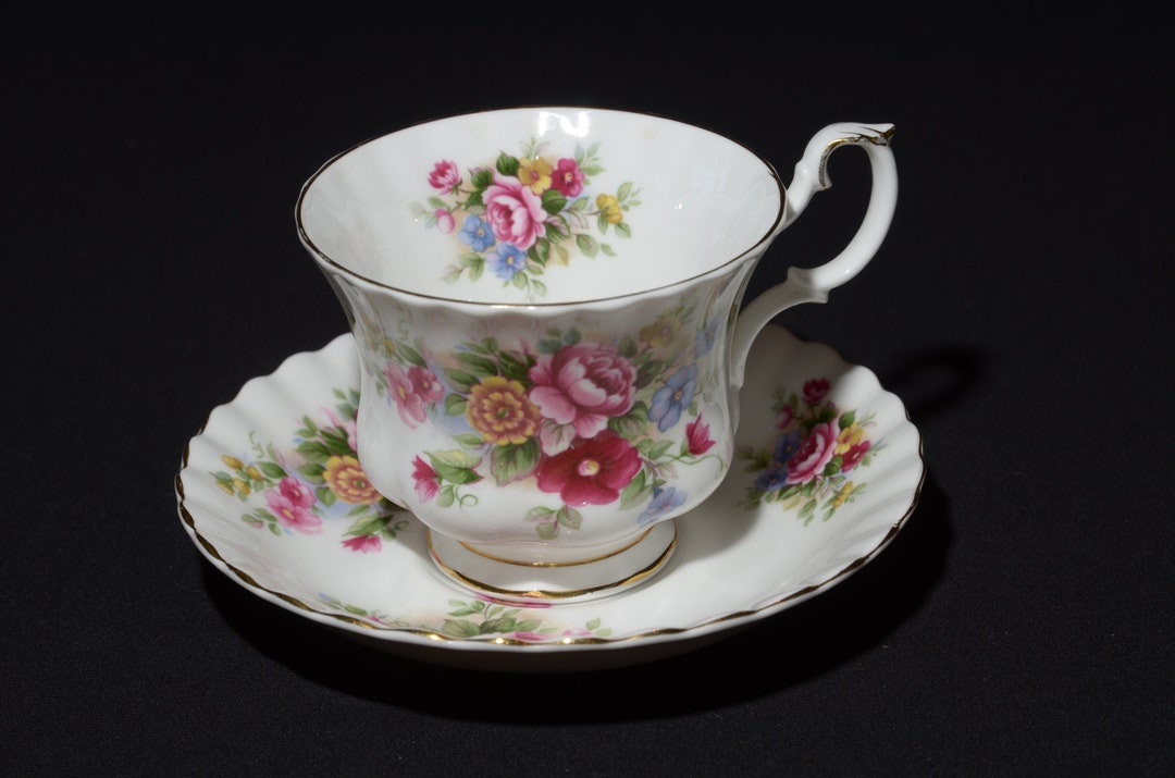 royal-albert-chelsea-garden-bone-china-teacup-and-saucer-floral-bouquet