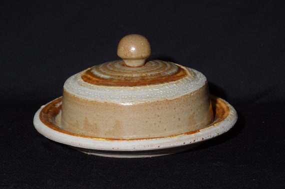 Tundra Canadian Pottery Vintage SauceFondue Warmer. Tundra Canadian Pottery Vintage SauceFondue Warmer.
